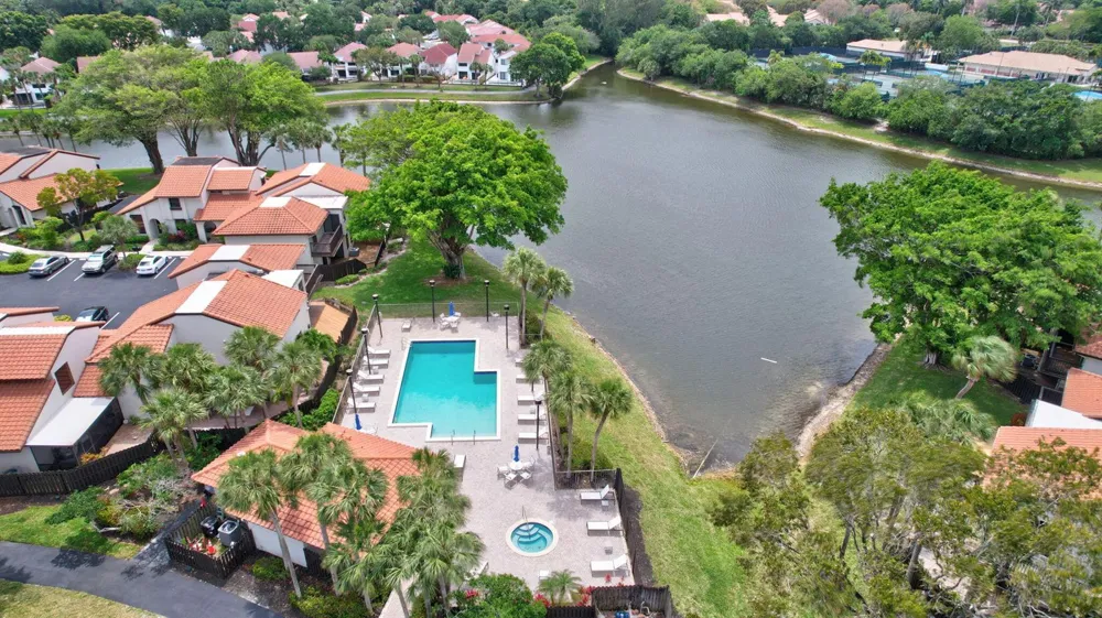 5726 FOX HOLLOW DRIVE #G Boca Raton, FL 33486
