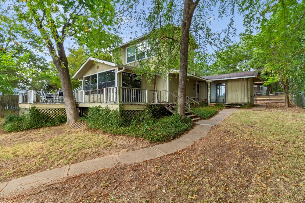 142 Lowe Drive Mabank, TX 75156