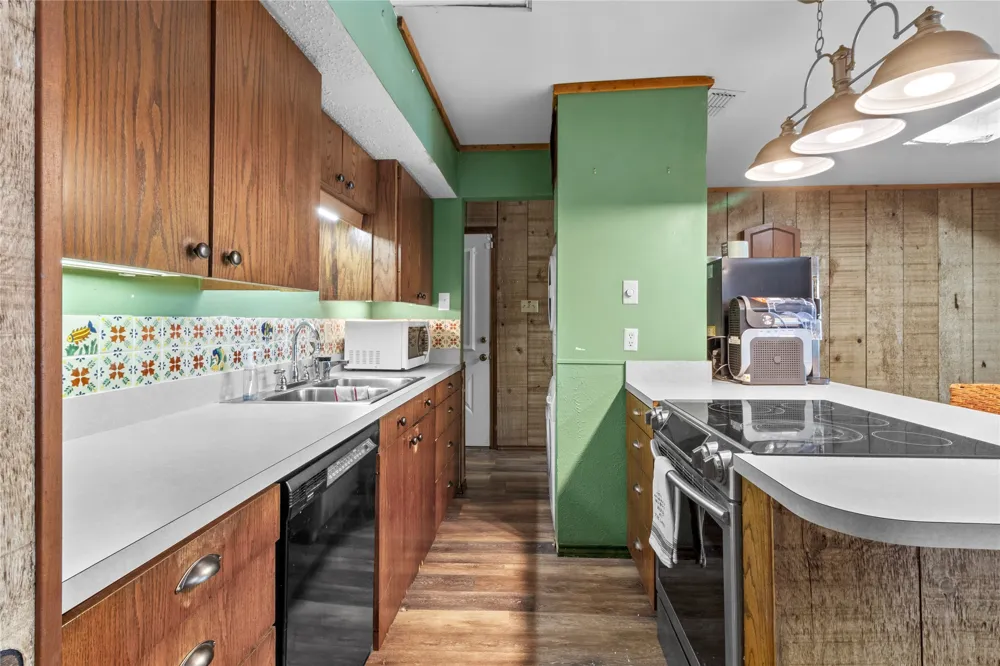 142 Lowe Drive Mabank, TX 75156