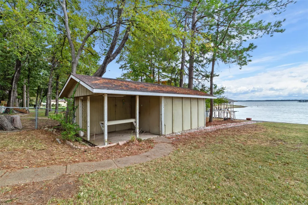 142 Lowe Drive Mabank, TX 75156