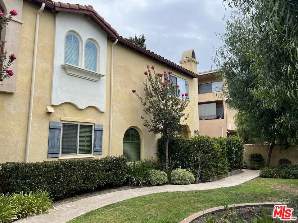 9124 Florence Avenue Downey, CA 90240