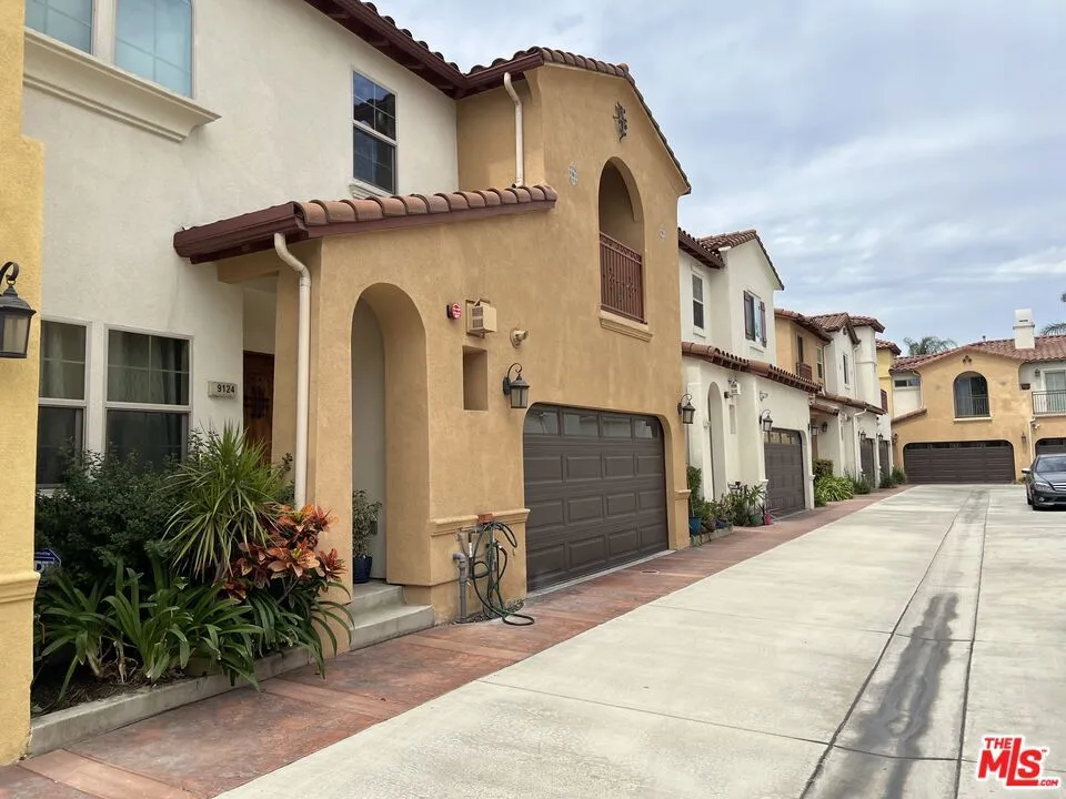 9124 Florence Avenue Downey, CA 90240