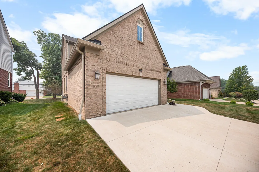 2608 Nadia Court Ann Arbor, MI 48105