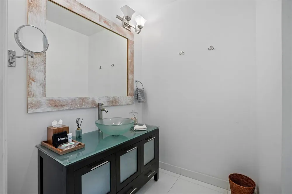 347 Oak Street #B1 Hollywood, FL 33019
