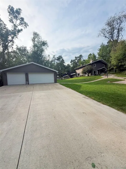 20313 White Pine Boulevard
