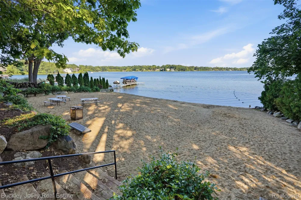 4784 New Haven Drive Genoa Township, MI 48843