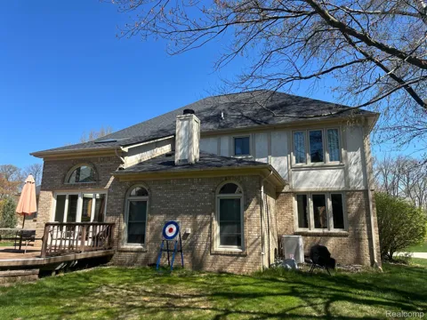 3229 PARKWOOD DRIVE