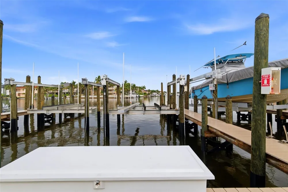 2775 KIPPS COLONY DRIVE S #305 Gulfport, FL 33707