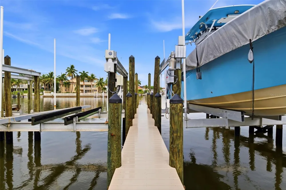 2775 KIPPS COLONY DRIVE S #305 Gulfport, FL 33707