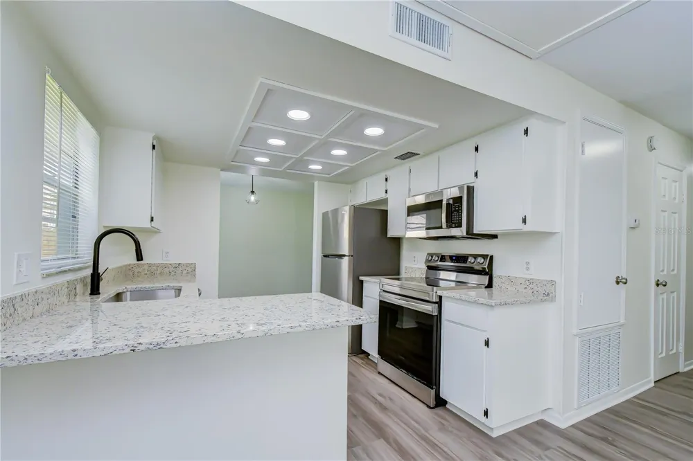 9703 FOX HOLLOW ROAD Tampa, FL 33647