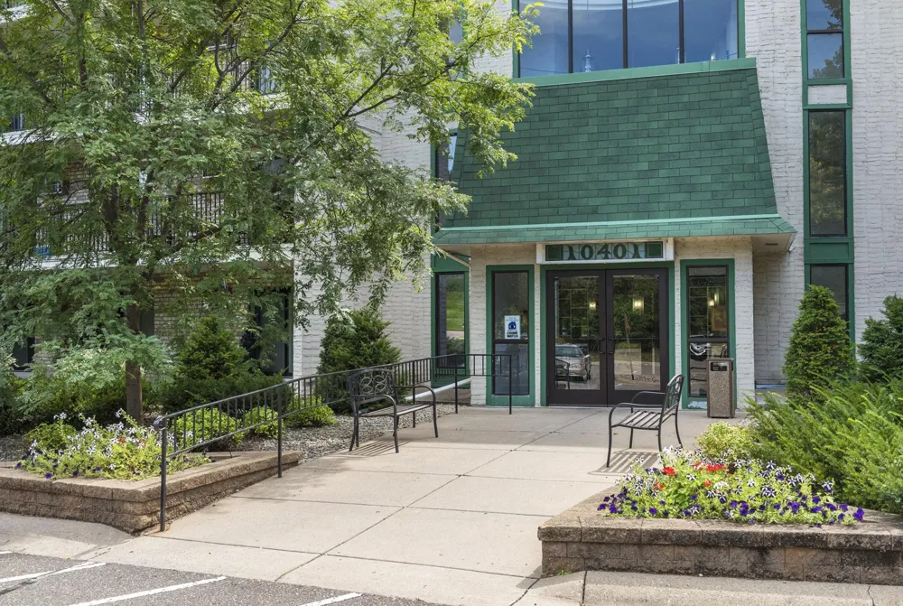 10401 Cedar Lake Road #301 Minnetonka, MN 55305