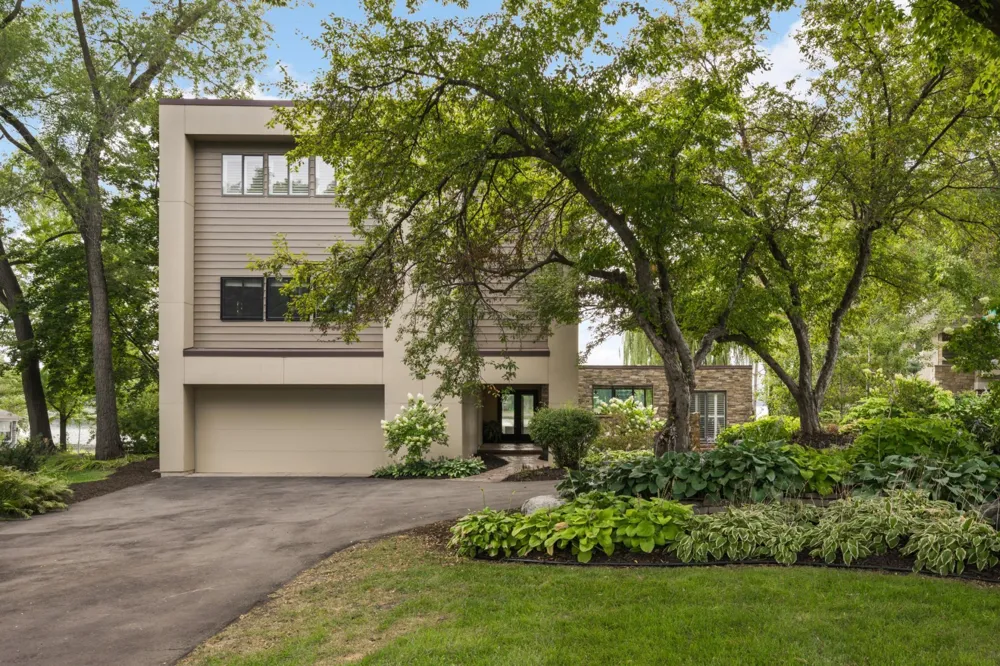 1501 Dally Street Burnsville, MN 55306