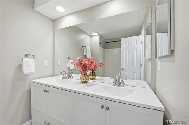3085 S Macon Circle Aurora, CO 80014