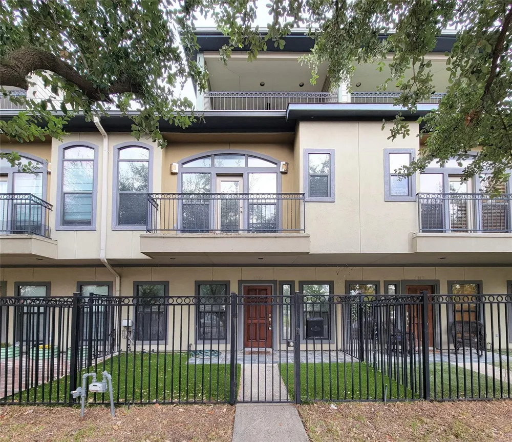 1115 Saint Charles Street Houston, TX 77003