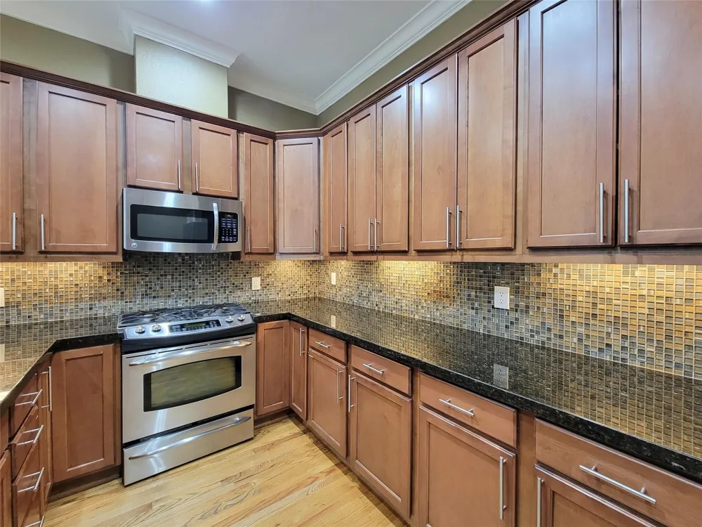 1115 Saint Charles Street Houston, TX 77003
