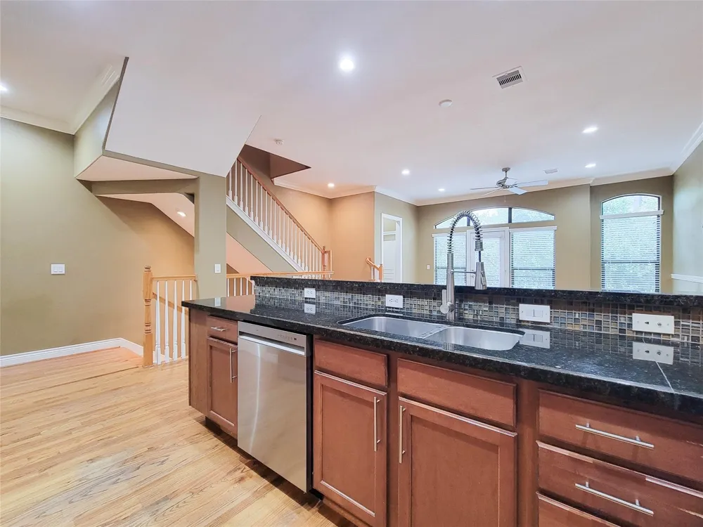 1115 Saint Charles Street Houston, TX 77003