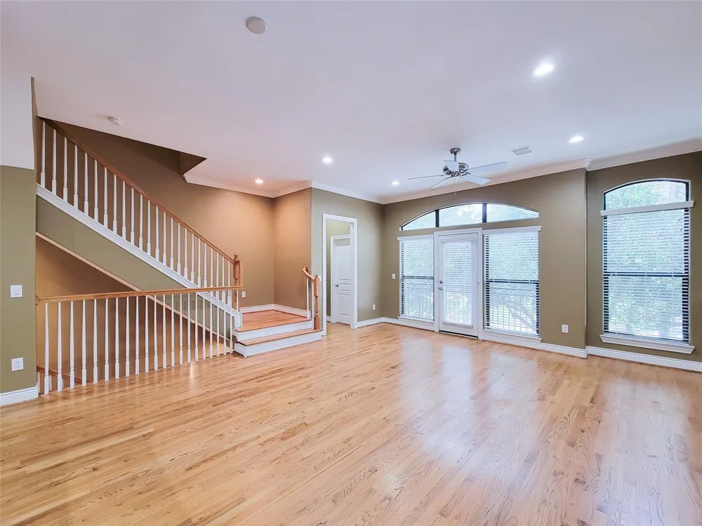 1115 Saint Charles Street Houston, TX 77003