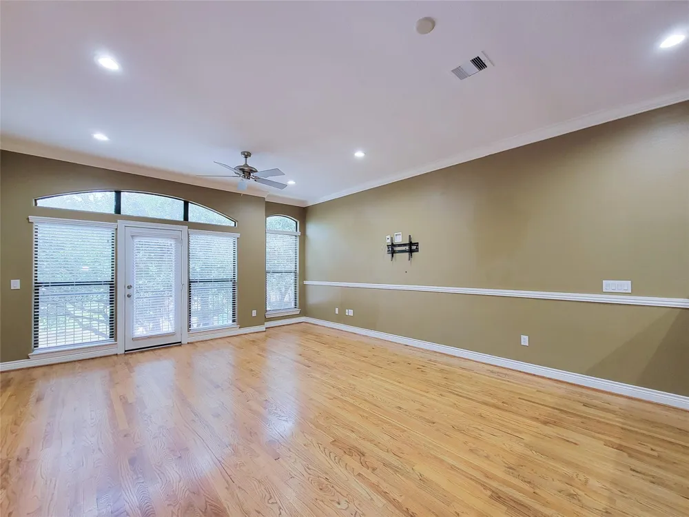 1115 Saint Charles Street Houston, TX 77003