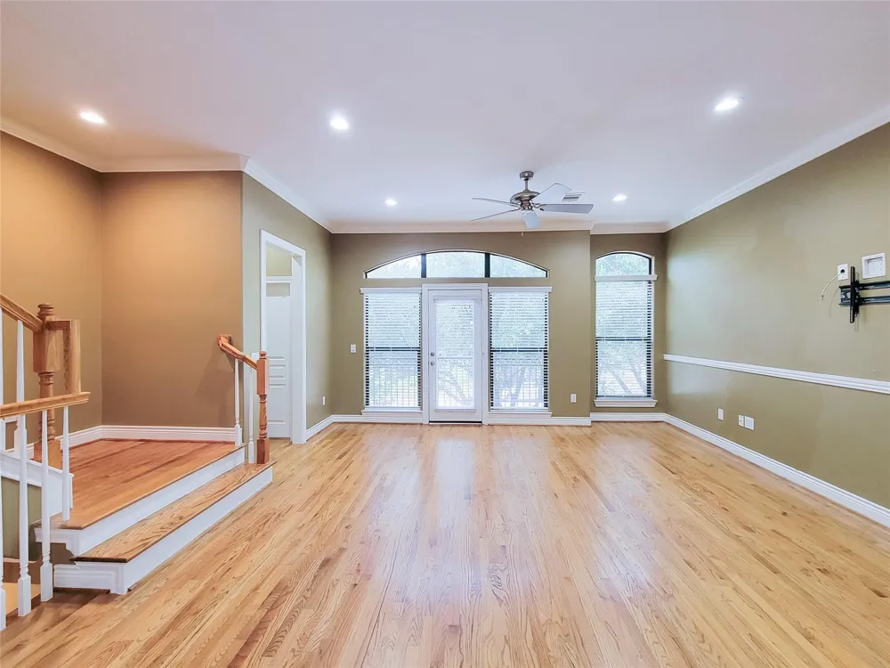 1115 Saint Charles Street Houston, TX 77003