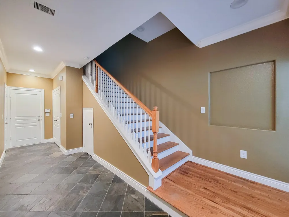 1115 Saint Charles Street Houston, TX 77003