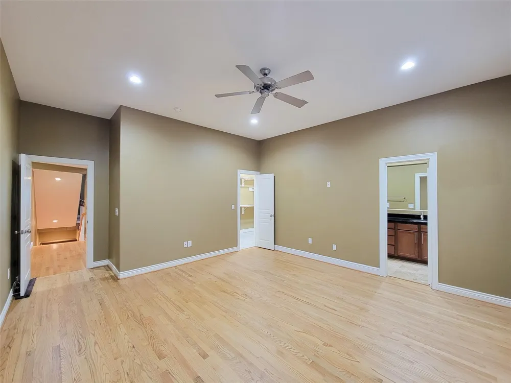 1115 Saint Charles Street Houston, TX 77003
