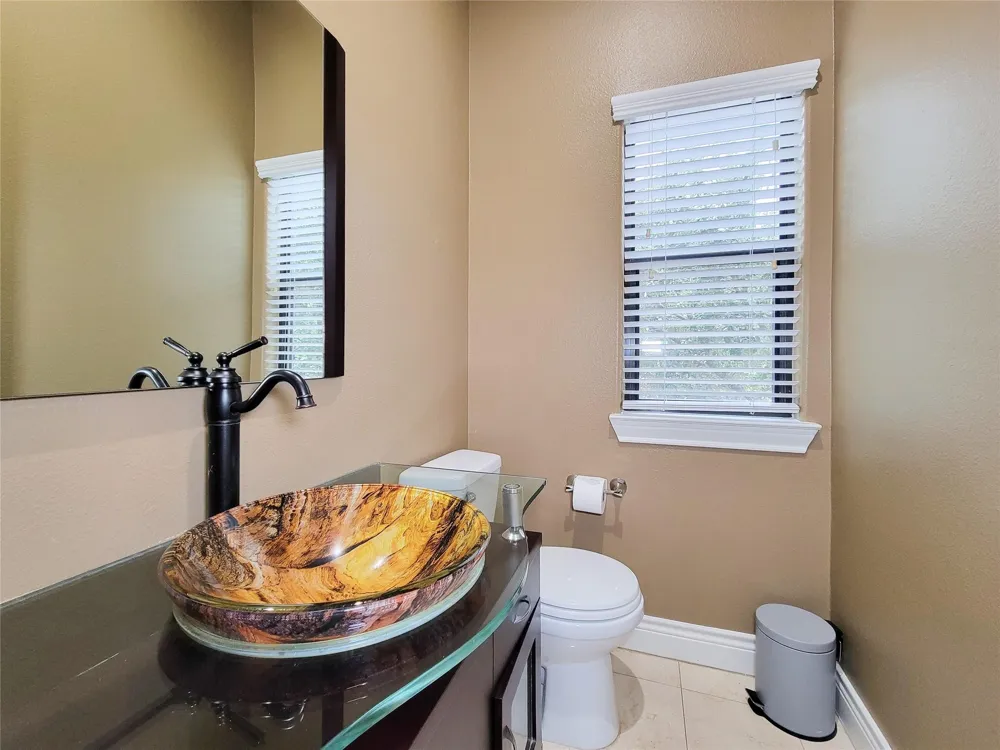 1115 Saint Charles Street Houston, TX 77003