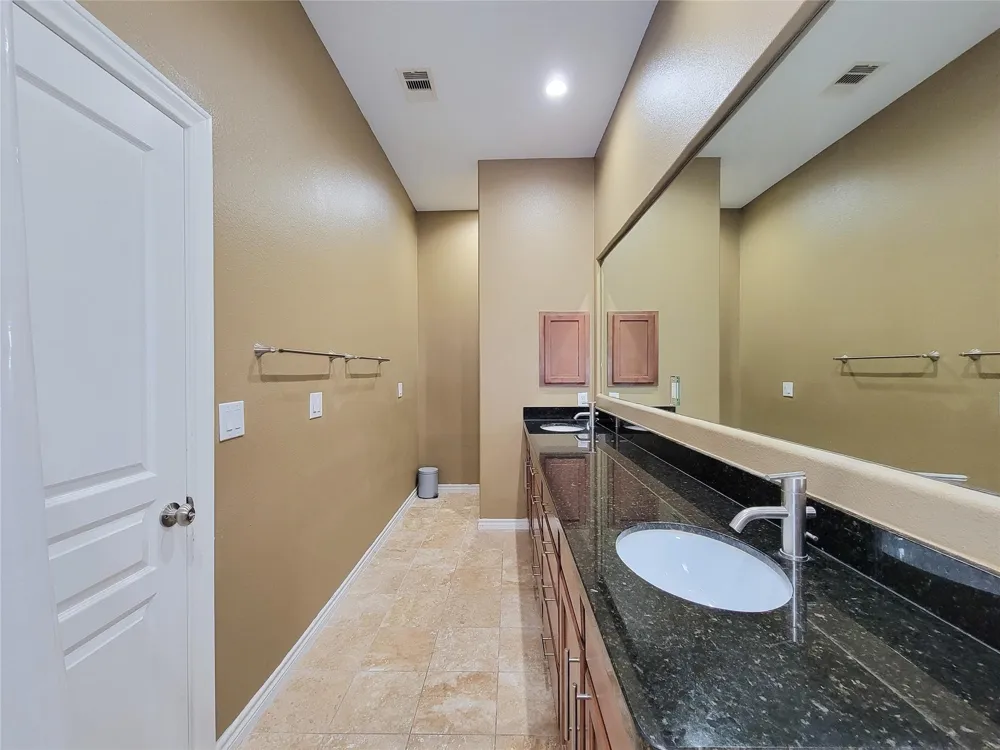 1115 Saint Charles Street Houston, TX 77003