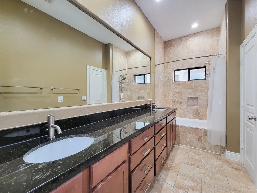 1115 Saint Charles Street Houston, TX 77003