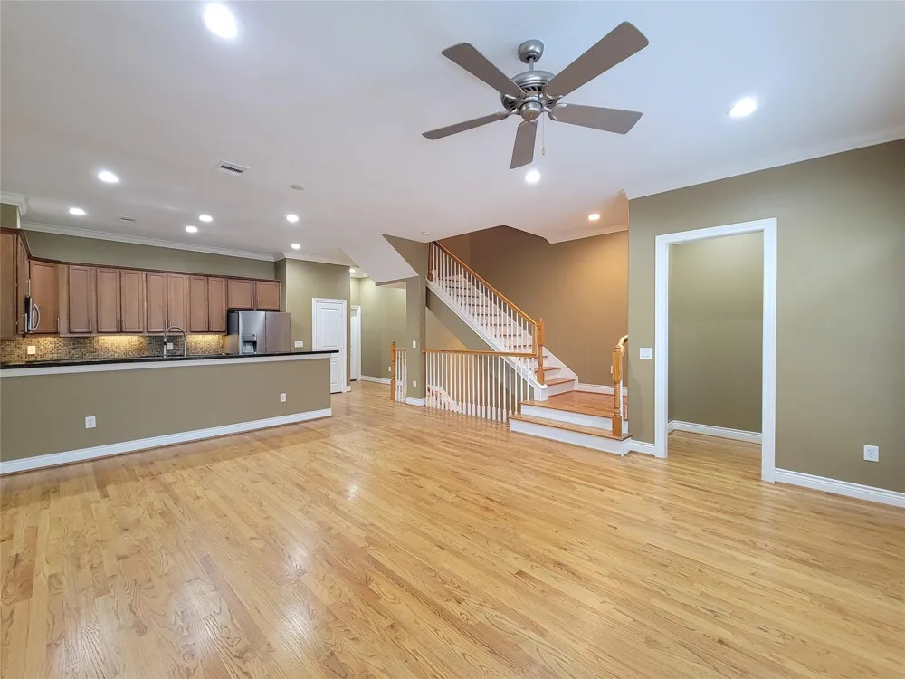 1115 Saint Charles Street Houston, TX 77003