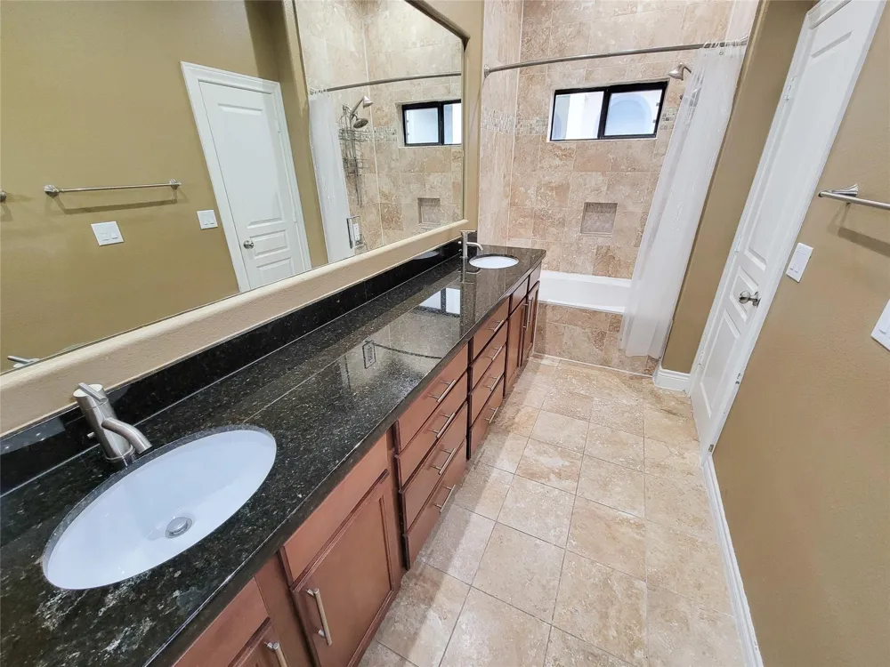 1115 Saint Charles Street Houston, TX 77003