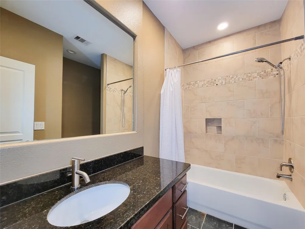 1115 Saint Charles Street Houston, TX 77003