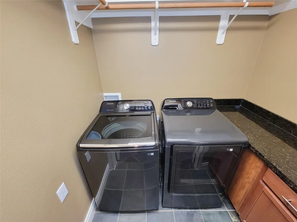 1115 Saint Charles Street Houston, TX 77003