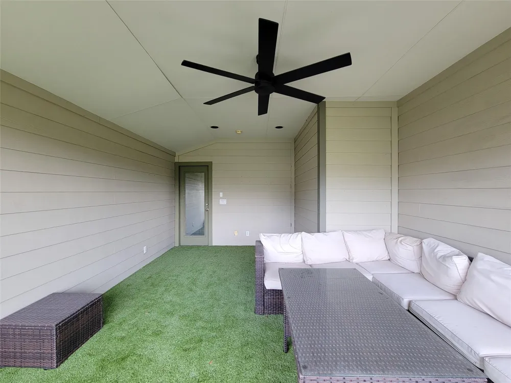 1115 Saint Charles Street Houston, TX 77003