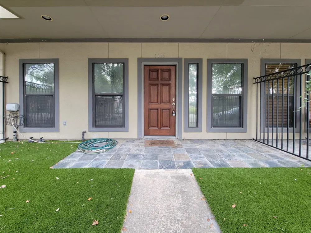 1115 Saint Charles Street Houston, TX 77003