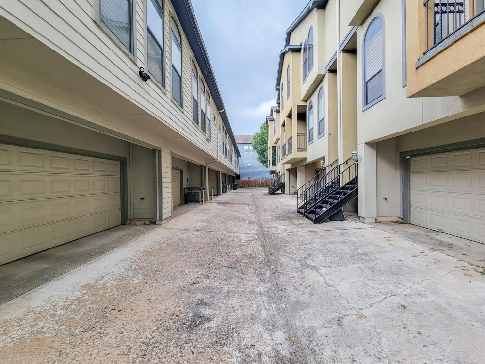 1115 Saint Charles Street Houston, TX 77003