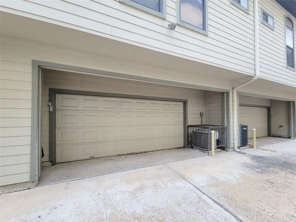 1115 Saint Charles Street Houston, TX 77003
