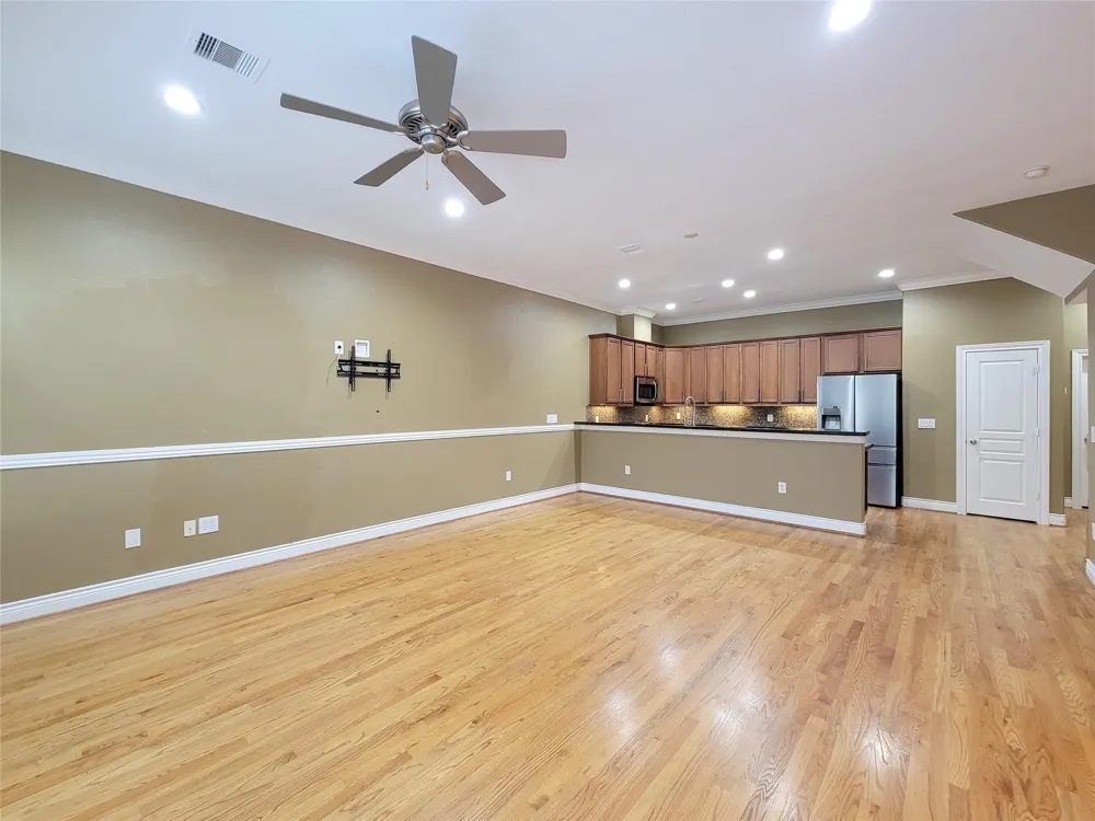 1115 Saint Charles Street Houston, TX 77003