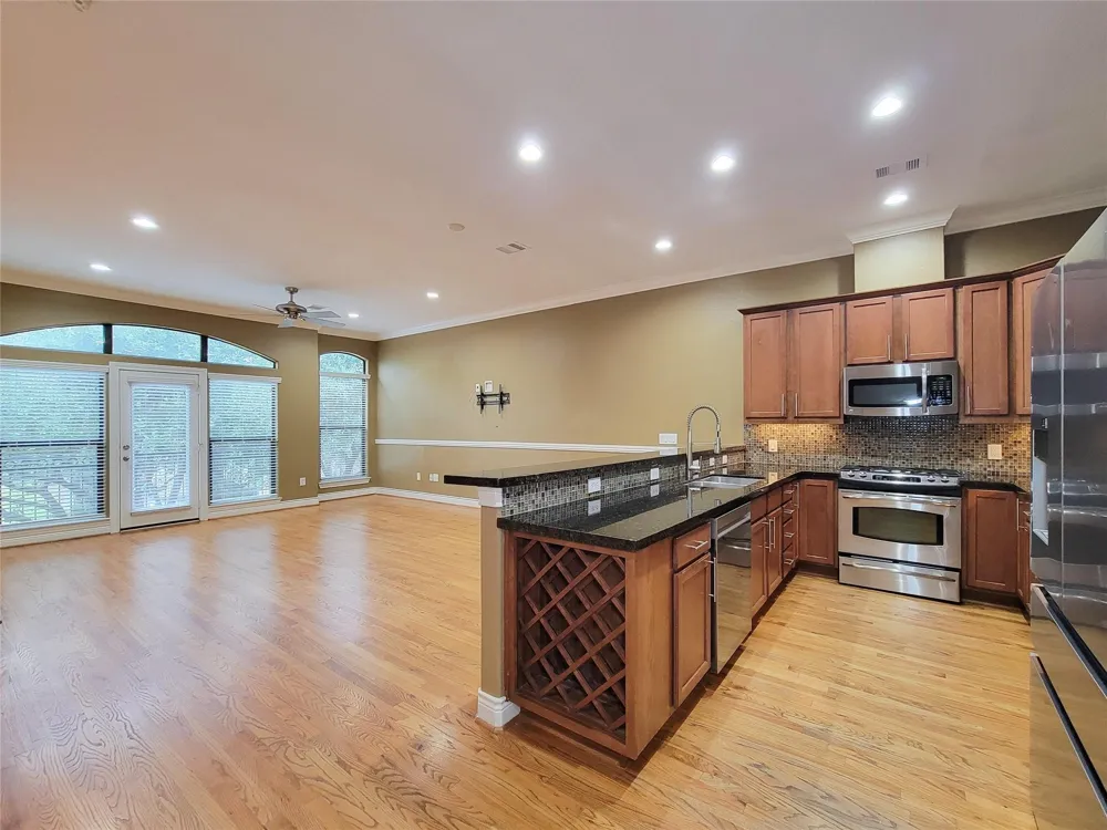 1115 Saint Charles Street Houston, TX 77003