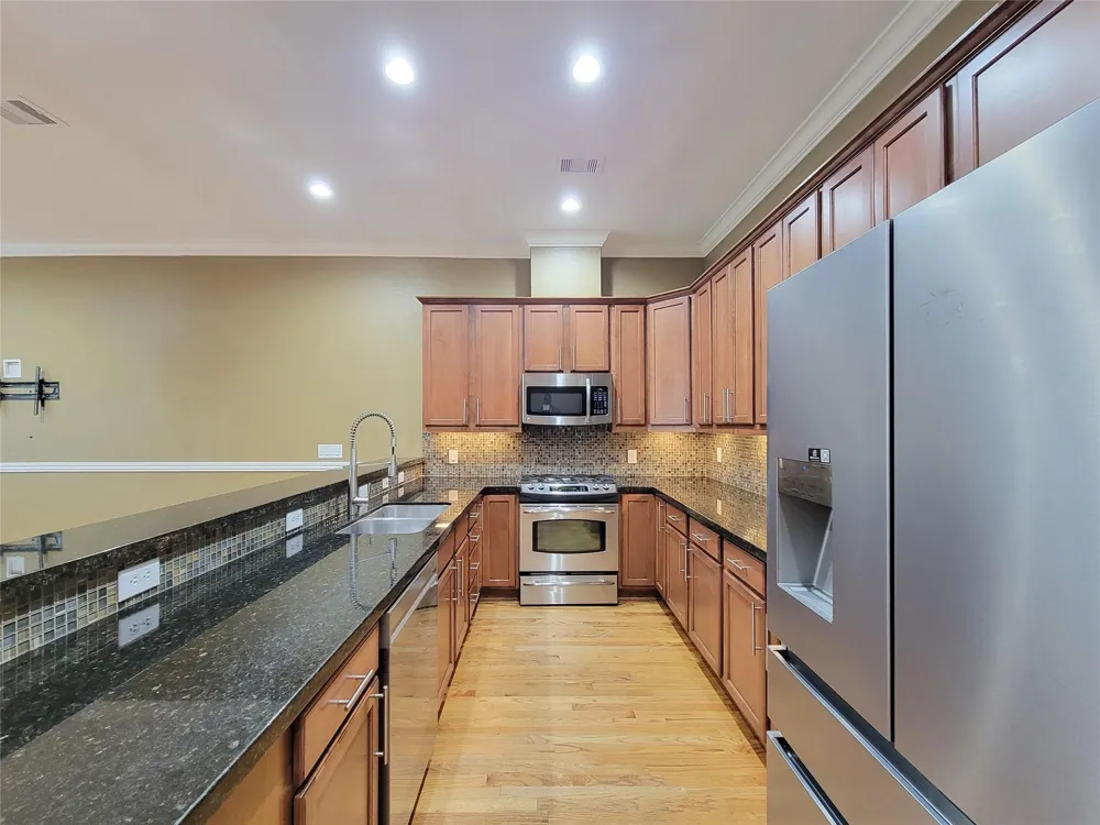 1115 Saint Charles Street Houston, TX 77003