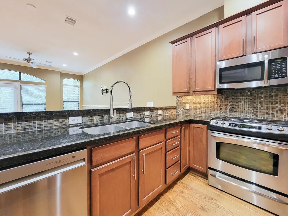 1115 Saint Charles Street Houston, TX 77003