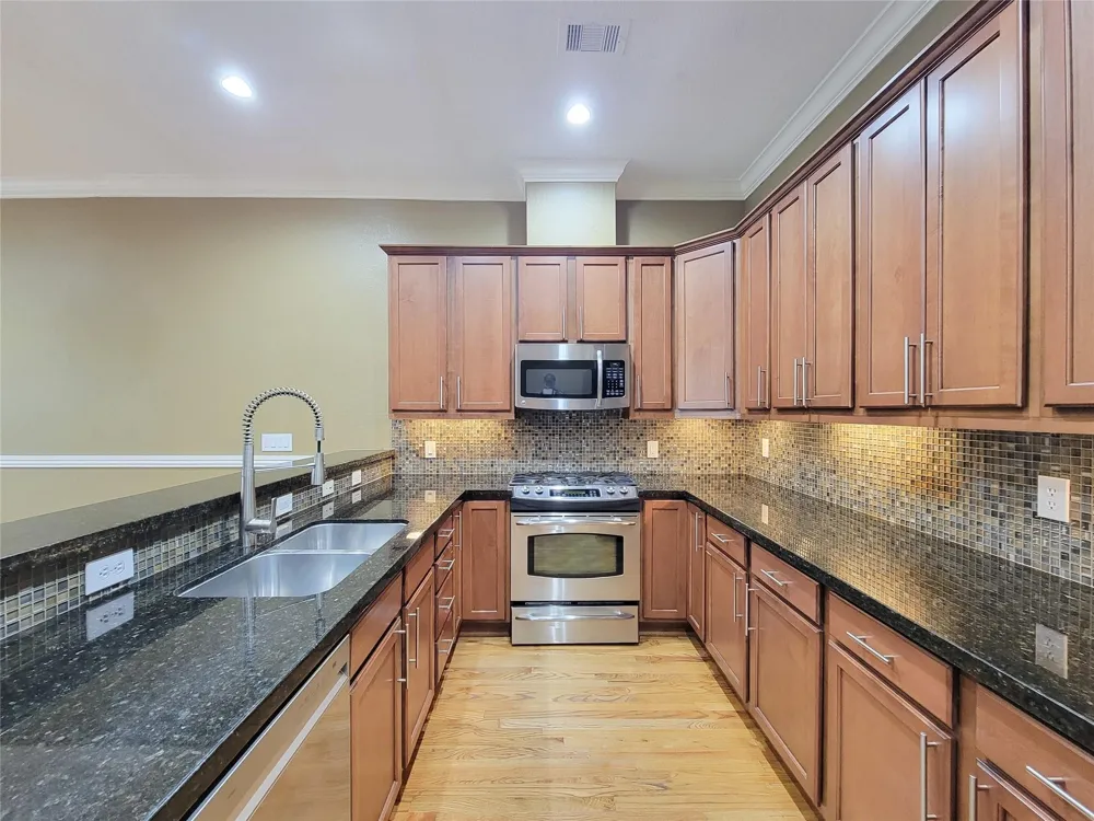 1115 Saint Charles Street Houston, TX 77003