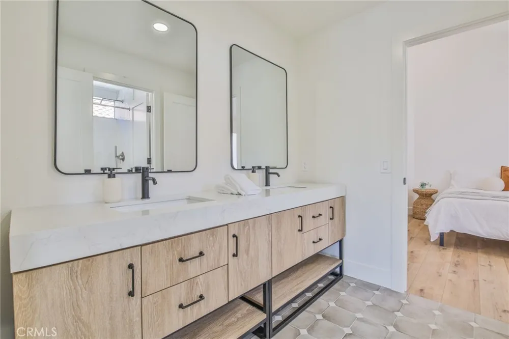 2162 Sonbria Tustin, CA 92782
