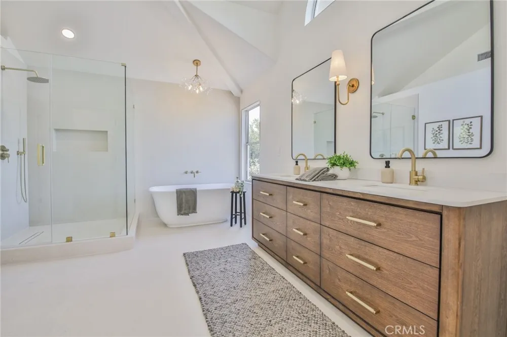 2162 Sonbria Tustin, CA 92782