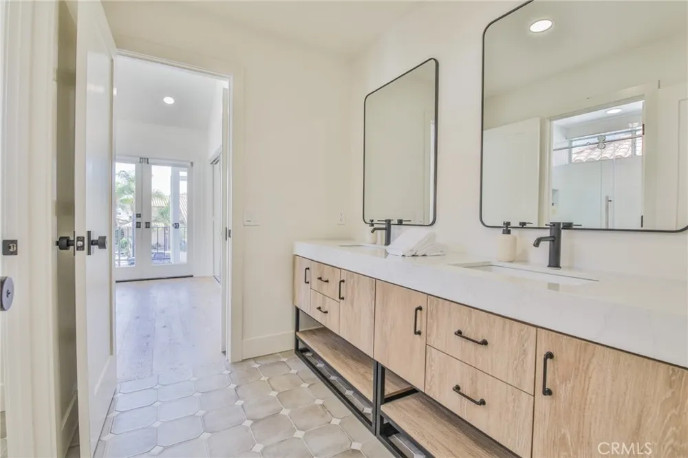 2162 Sonbria Tustin, CA 92782