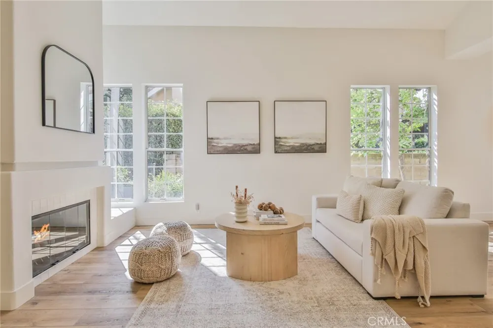 2162 Sonbria Tustin, CA 92782