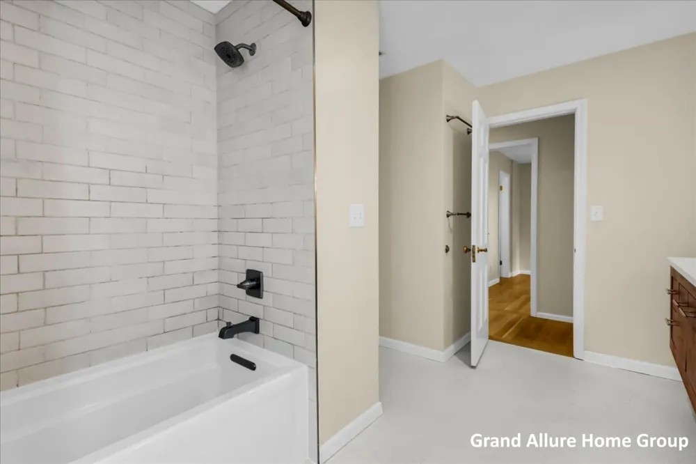 2850 Burritt Street NW Grand Rapids, MI 49504
