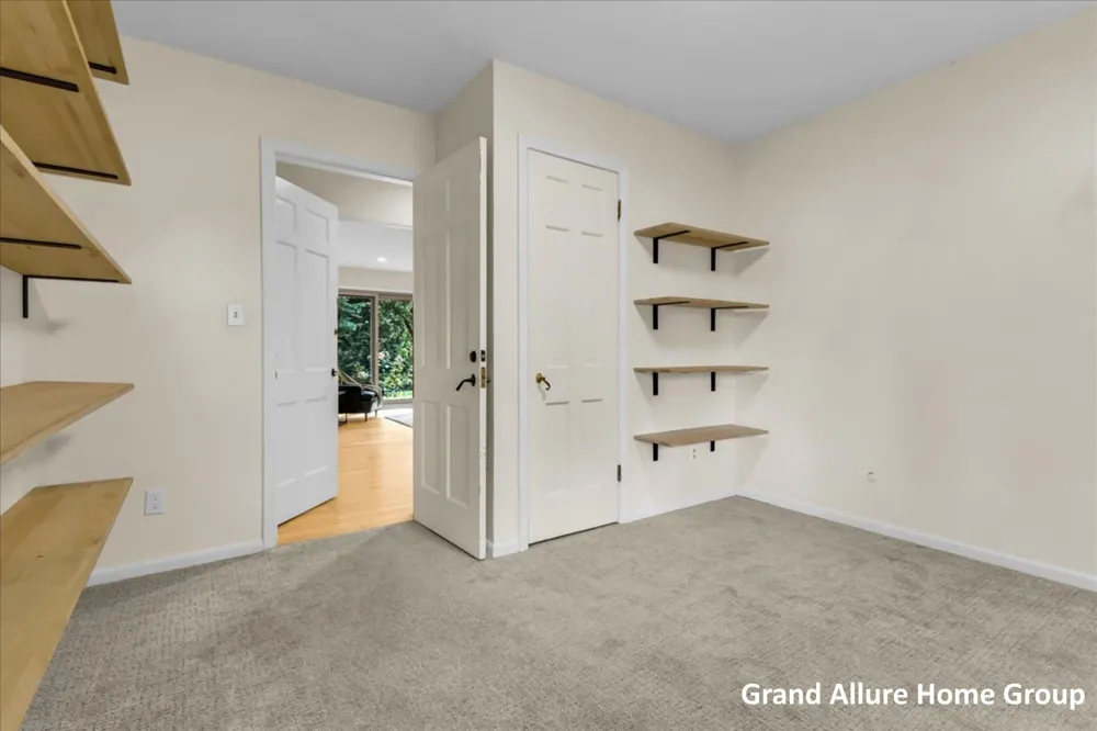 2850 Burritt Street NW Grand Rapids, MI 49504