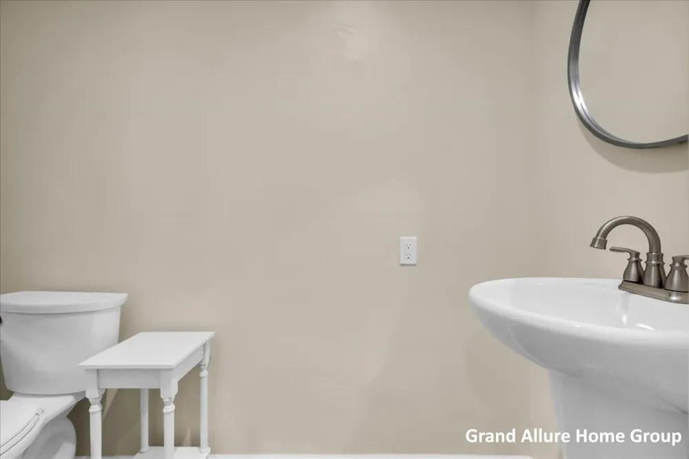 2850 Burritt Street NW Grand Rapids, MI 49504