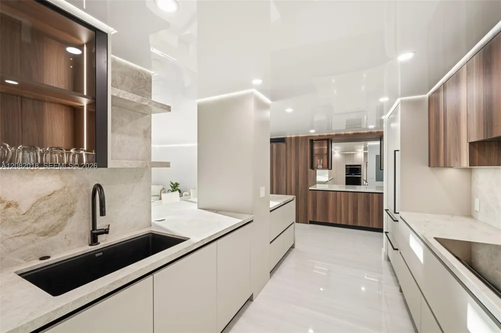 5555 Collins Ave #16H Miami Beach, FL 33140