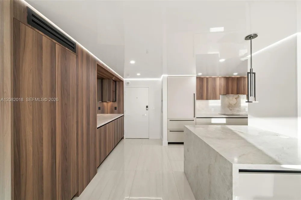 5555 Collins Ave #16H Miami Beach, FL 33140